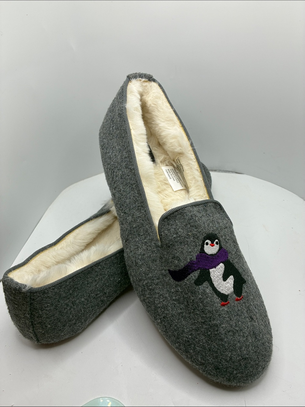 TALBOTS WOMAN’S SLIPPER
SEASONAL/ EMBRODERED/ COMFY / SOFT
SIZE 7 NEW